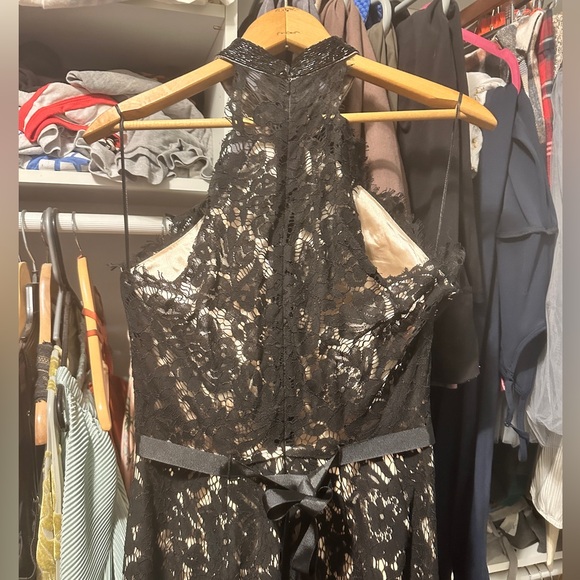 Size 6(size tag is missing) wore one time for a wedding romper - Picture 3 of 5